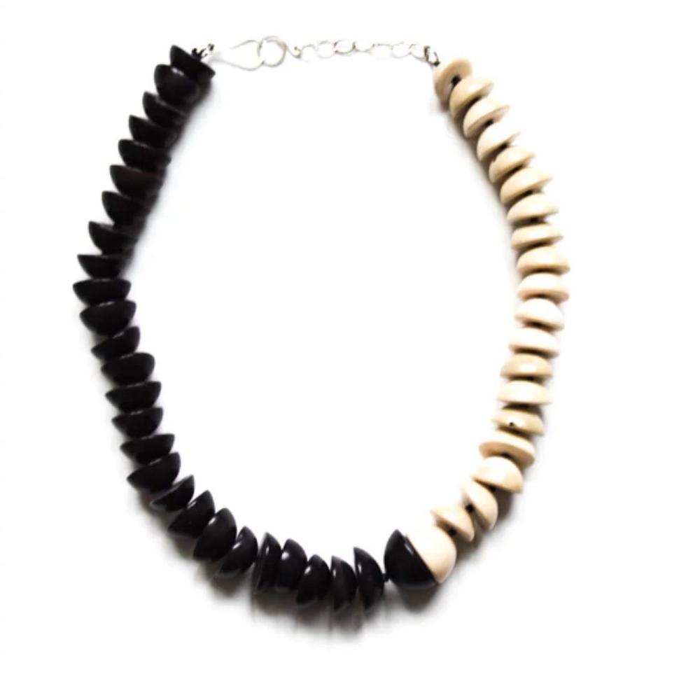 NEW ARTYFACTOS women's luna necklace in black-natural